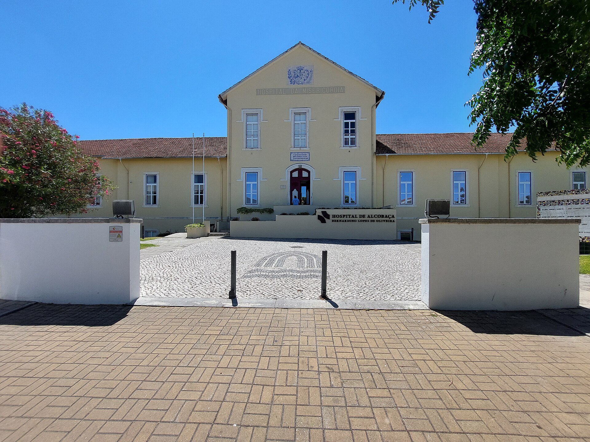 Imagem de referência de Hospital Bernardino Lopes de Oliveira, descrito nos dados abertos como hospital público em Alcobaça, Portugal