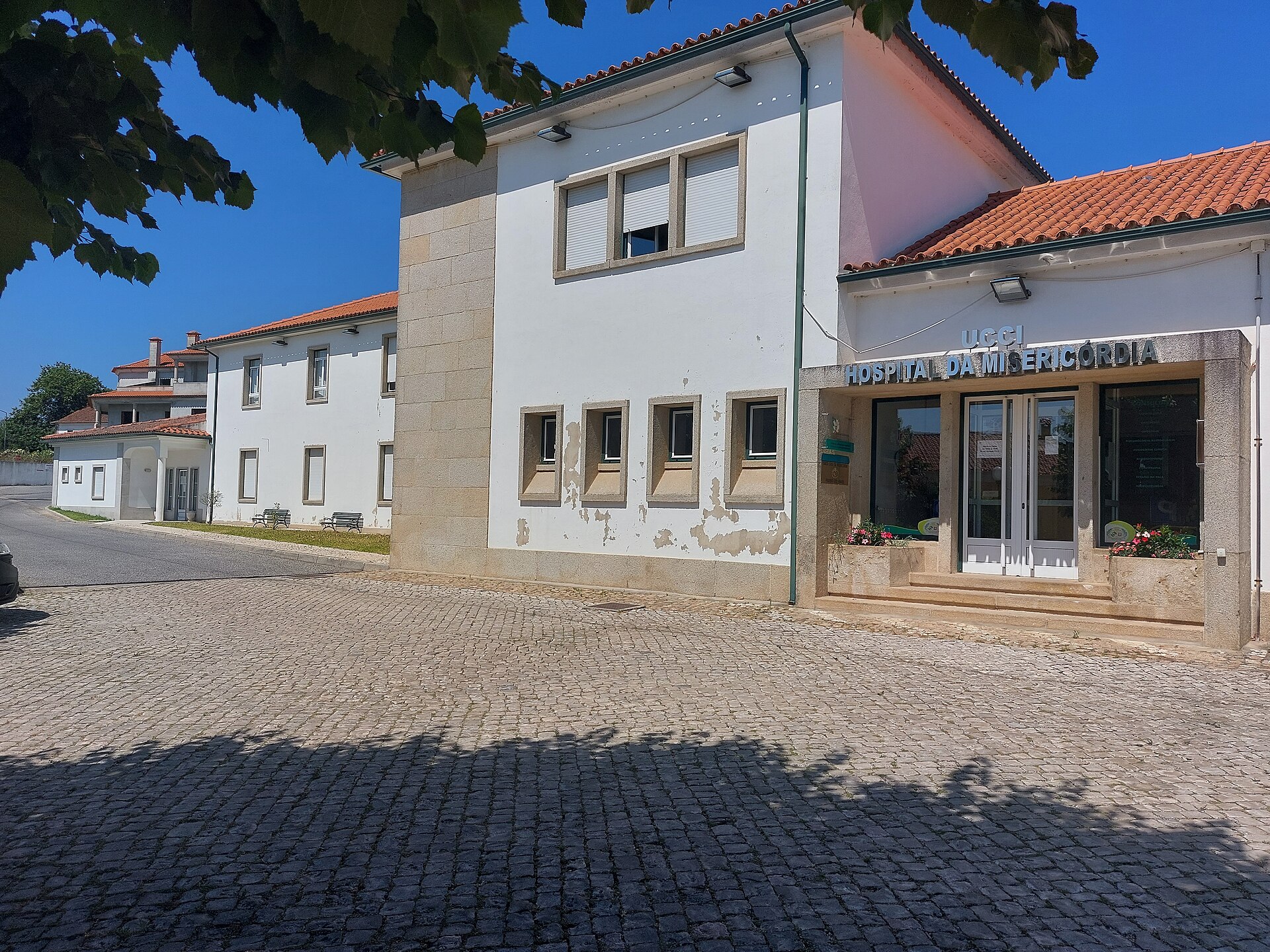 Imagem de referência relacionada a Hospital da Santa Casa da Misericórdia de Figueiró dos Vinhos, item descrito como hospital da Misericórdia edificado em 1953 em Figueiró dos Vinhos