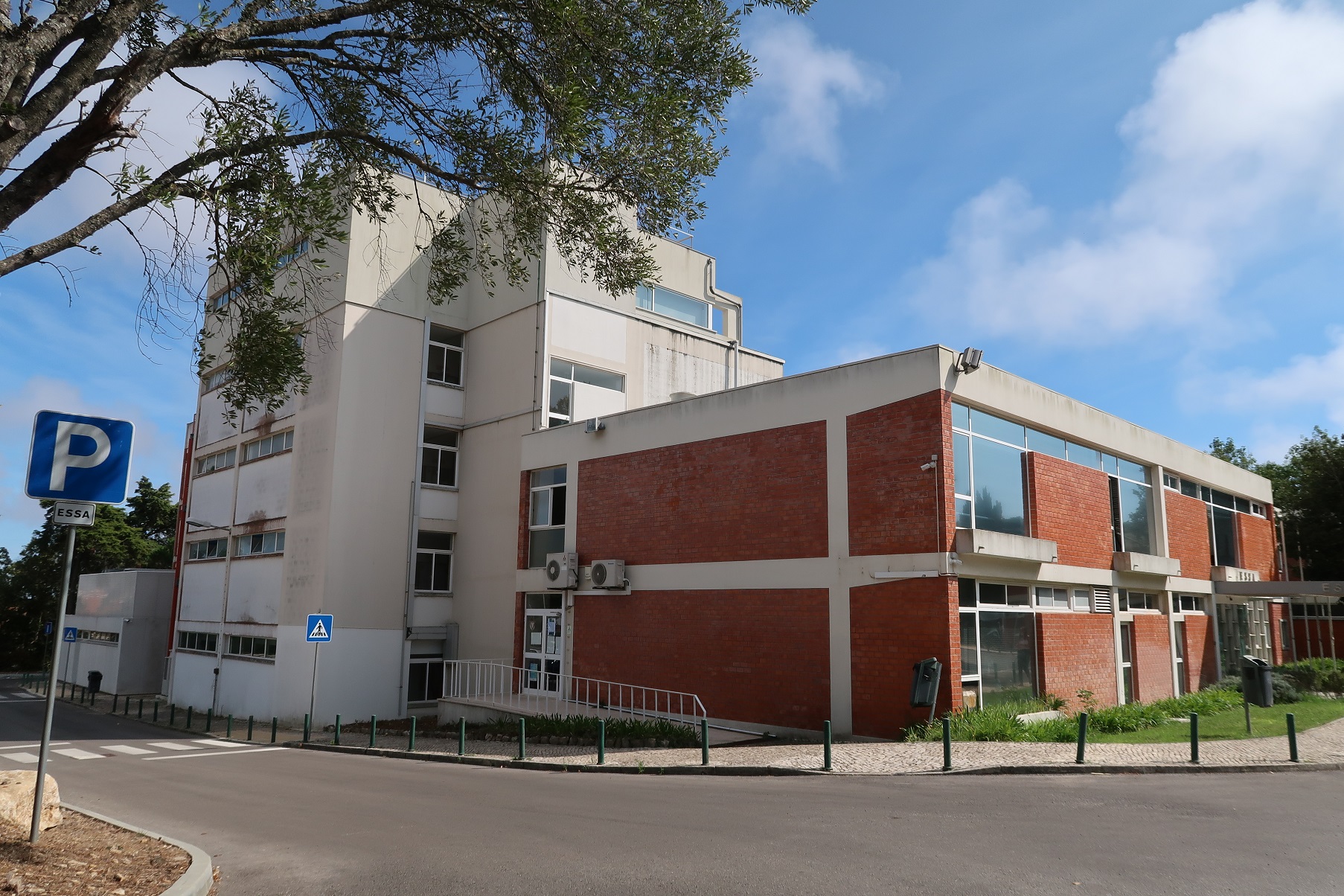 Imagem de referência relacionada a Centro de Medicina Física e Reabilitação de Alcoitão, item descrito como registro de referência sobre Centro de Medicina Física e Reabilitação de Alcoitão, organizado a partir de dados estruturados abertos