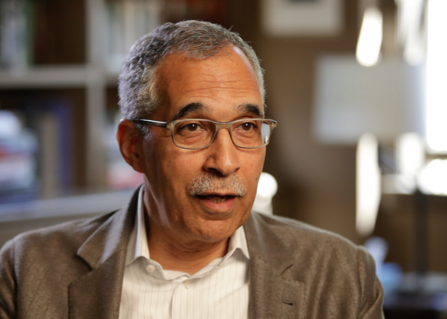 Imagem de referência relacionada a Claude Steele, item descrito como psicólogo norte-americano