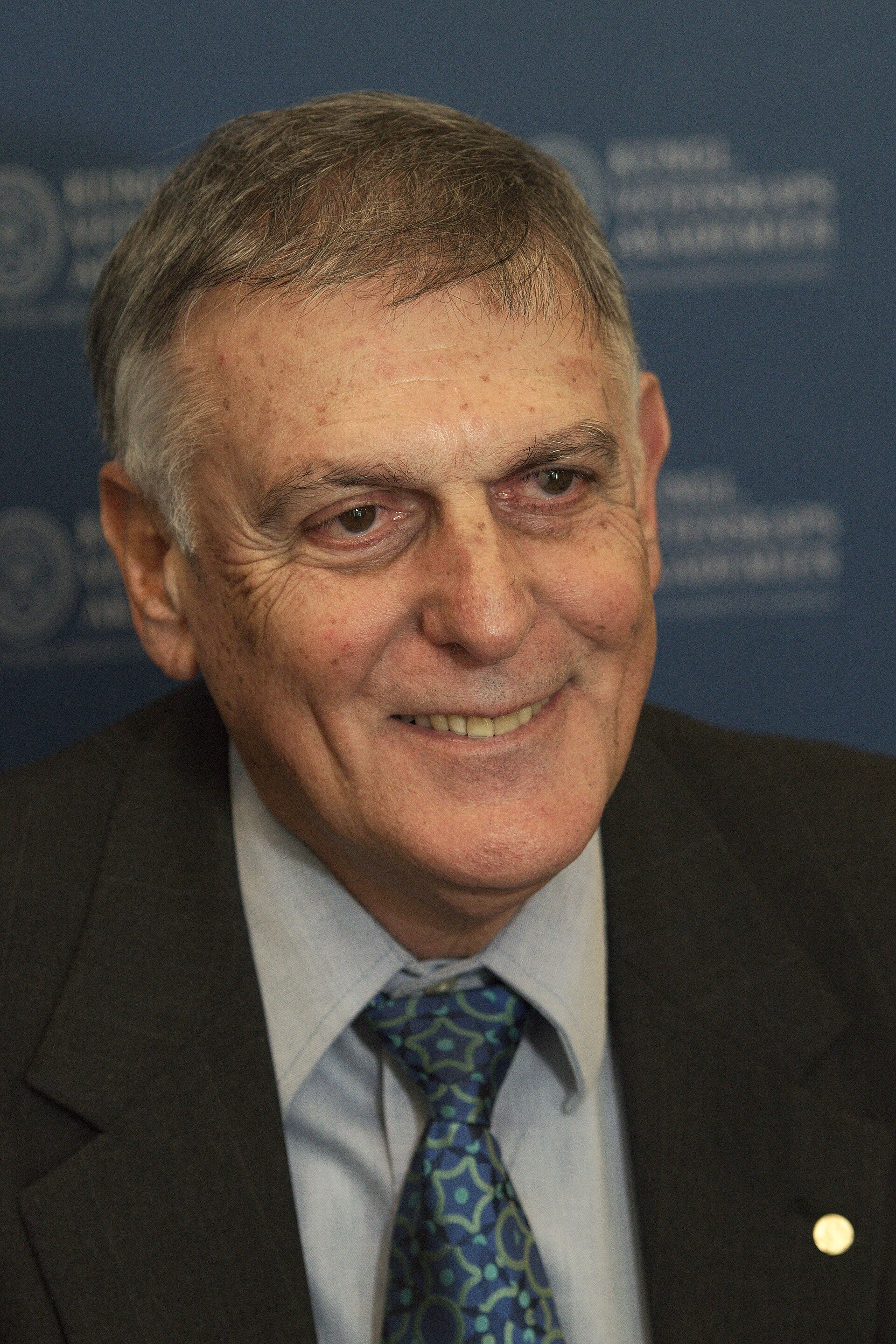 Imagem de referência de Dan Shechtman, descrito nos dados abertos como físico de Israel