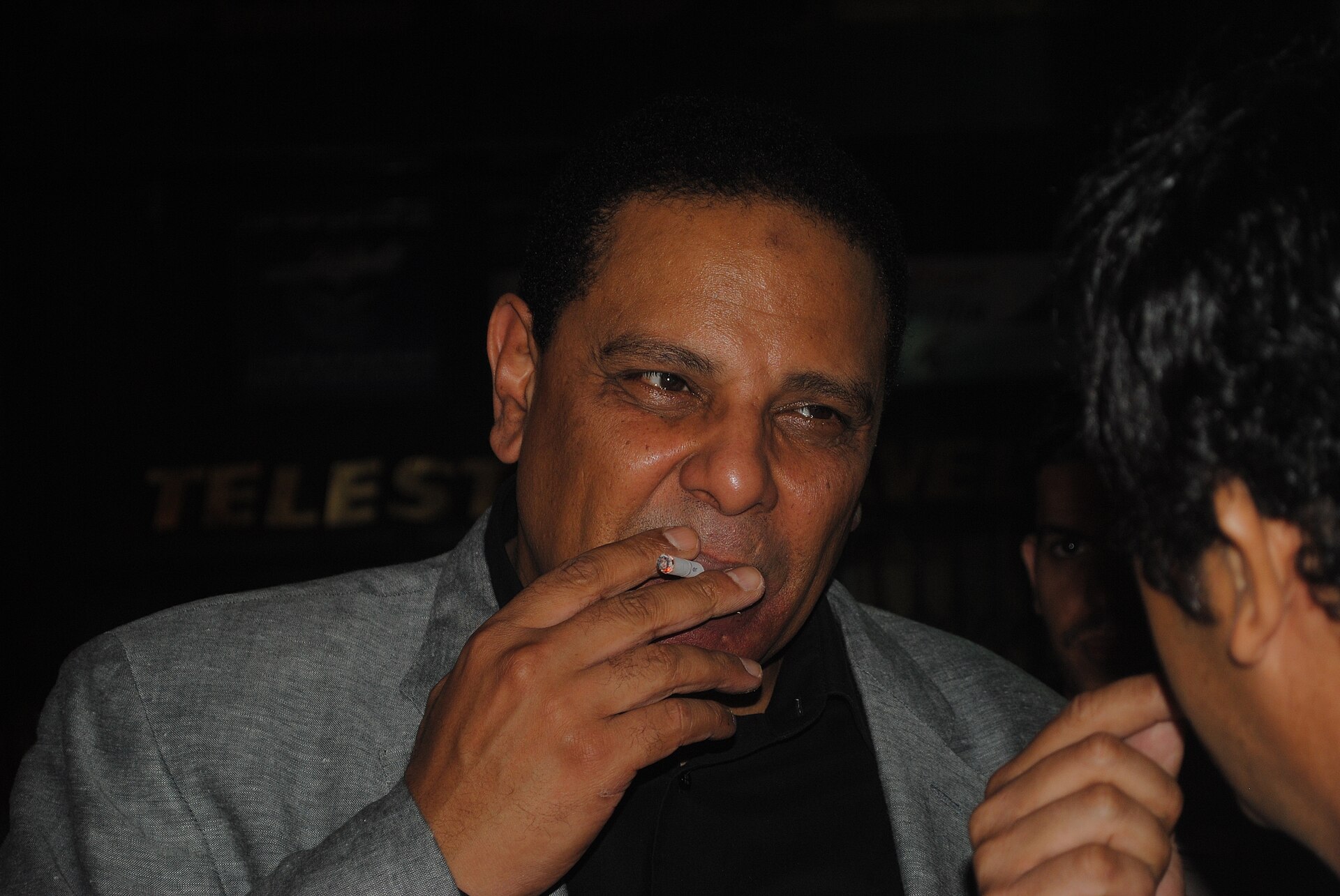 Imagem de referência relacionada a Alaa El Aswany, item descrito como registro de referência sobre Alaa El Aswany, organizado a partir de dados estruturados abertos