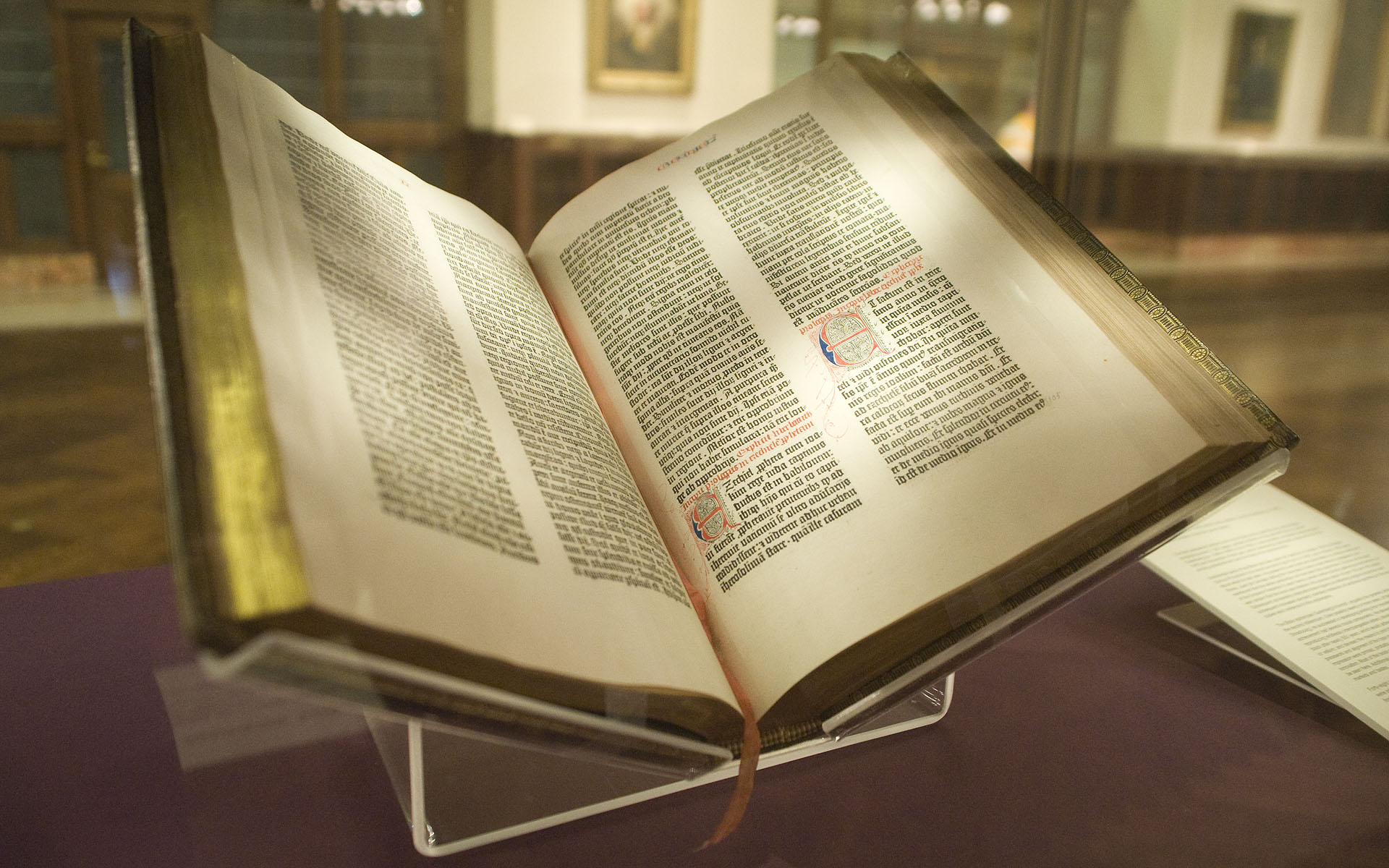 Imagem de referência de Bíblia de Gutenberg, descrito nos dados abertos como um dos primeiros livros impressos