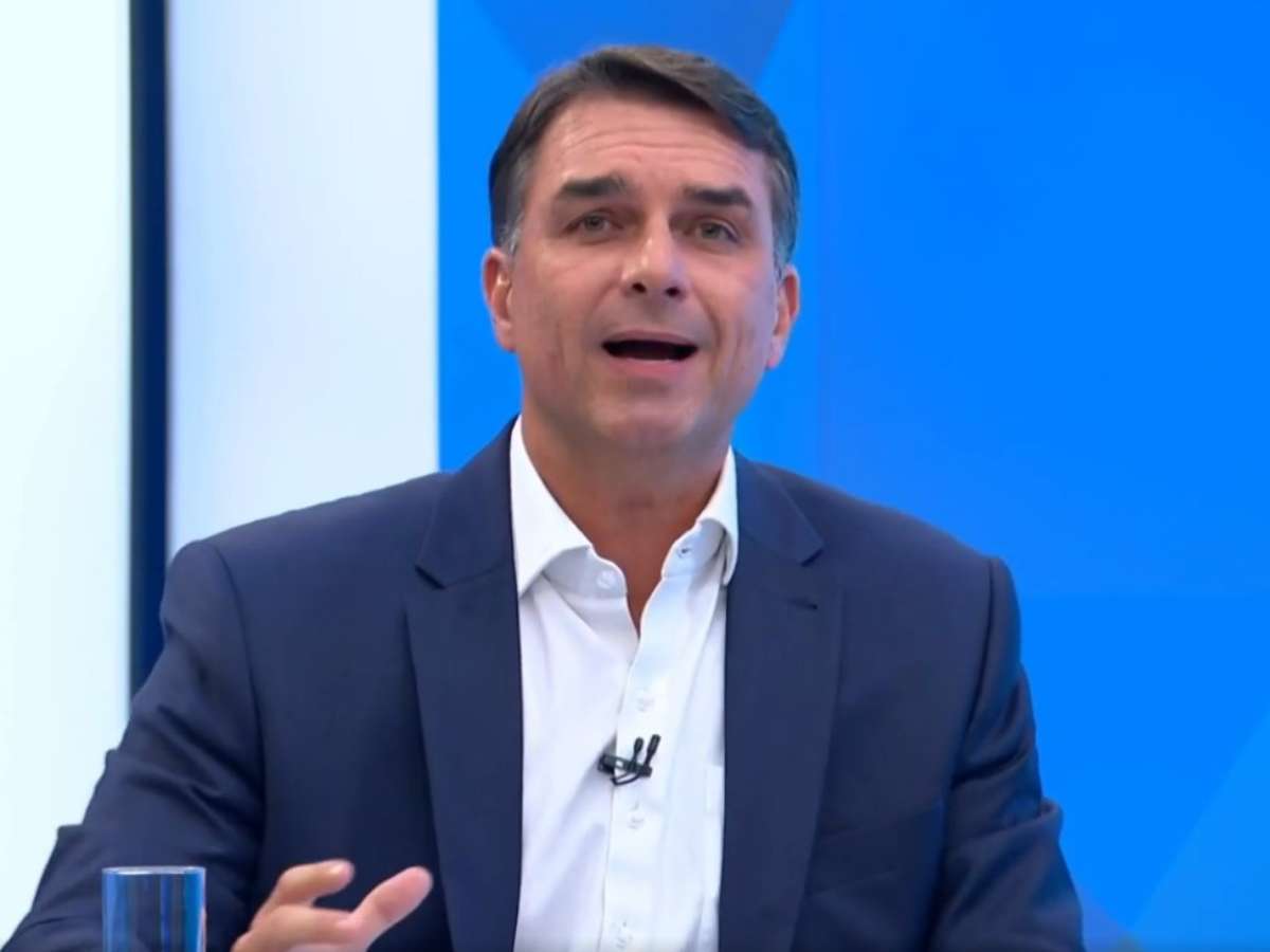 Flávio Bolsonaro fala sobre projetos para reeleição: veja como funciona a regra e o veto a parentes