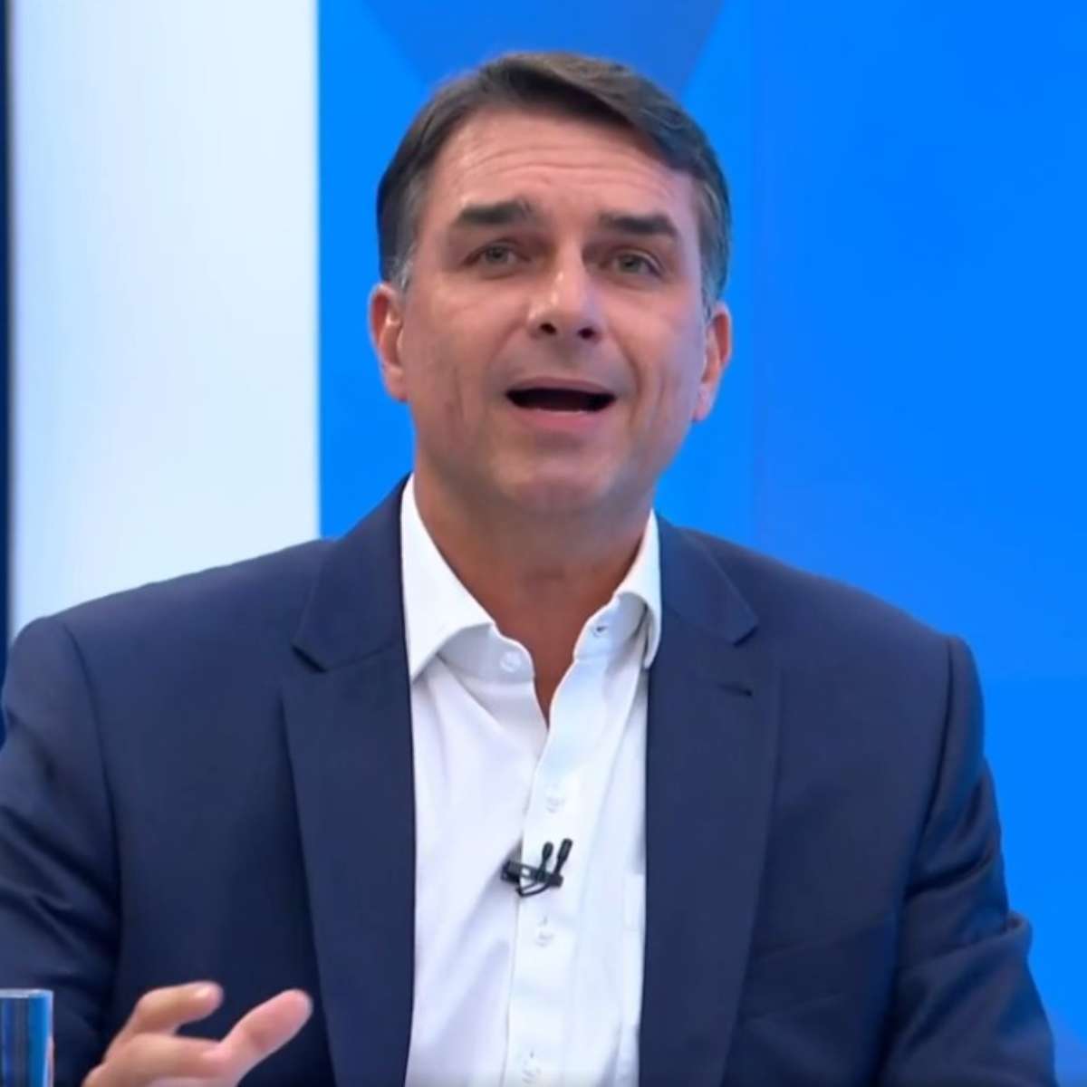 Flávio Bolsonaro fala sobre projetos para reeleição: veja como funciona a regra e o veto a parentes
