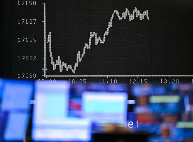 Ações de empresas brasileiras listadas nos EUA despencam após vitória de Lula