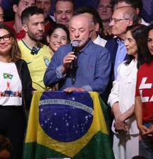 Lula discursa para multidão após ser reeleito na noite deste domingo, 25 Foto: LECO VIANA/THENEWS2/ESTADÃO CONTEÚDO / Estadão
