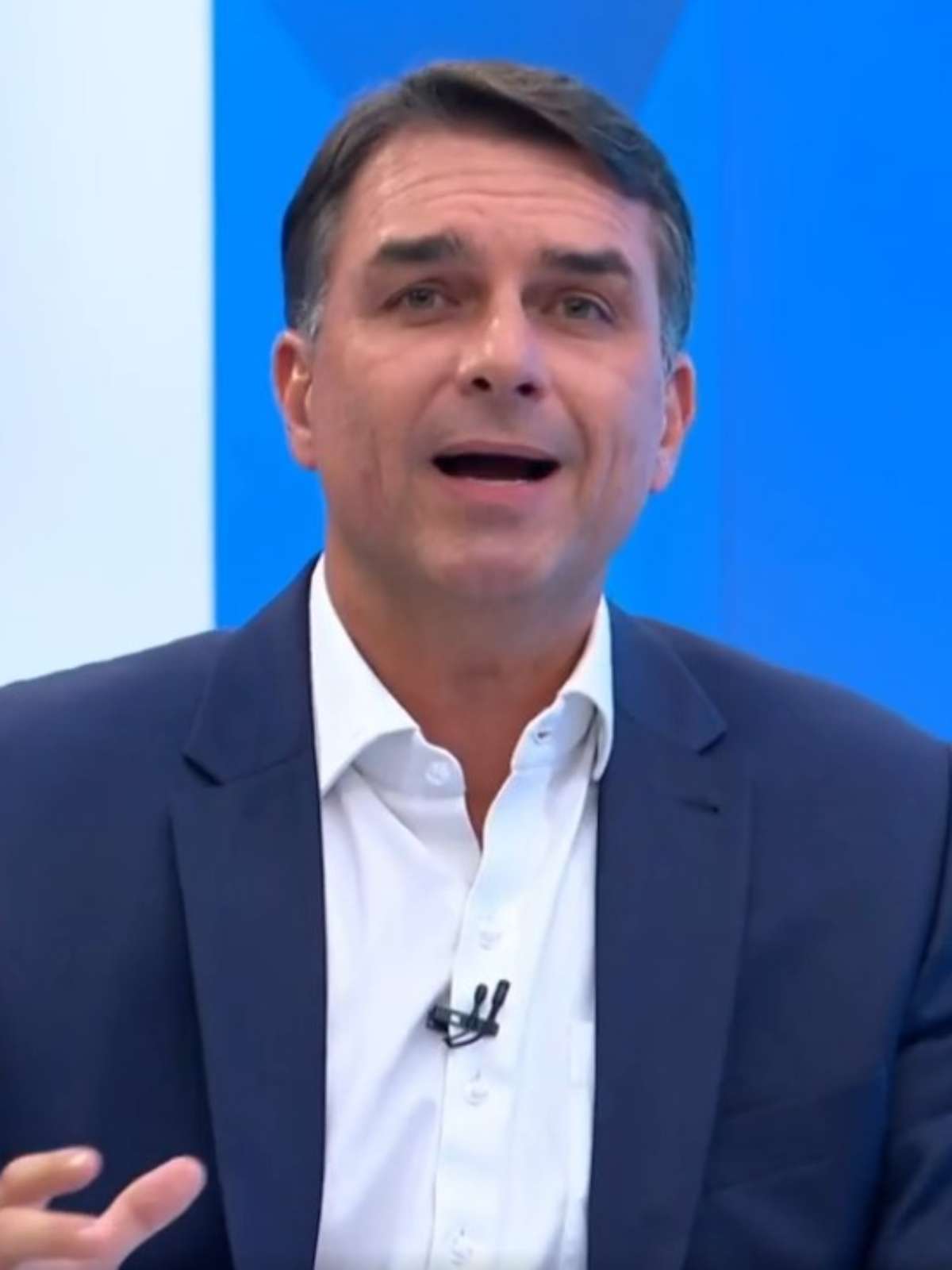 Flávio Bolsonaro fala sobre projetos para reeleição: veja como funciona a regra e o veto a parentes