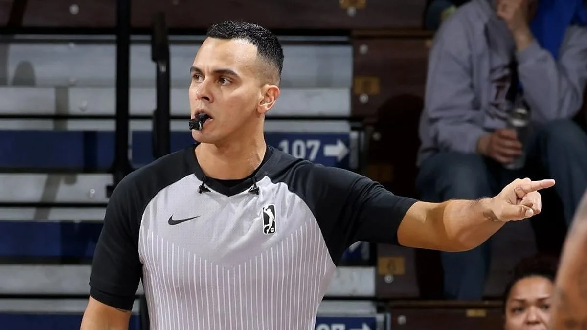 Ítalo Araújo se torna primeiro brasileiro a apitar jogo oficial da NBA