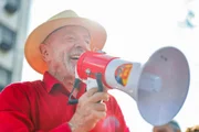 Reeleito para 4º mandato, Lula completa 81 anos nesta terça-feira (27/10)