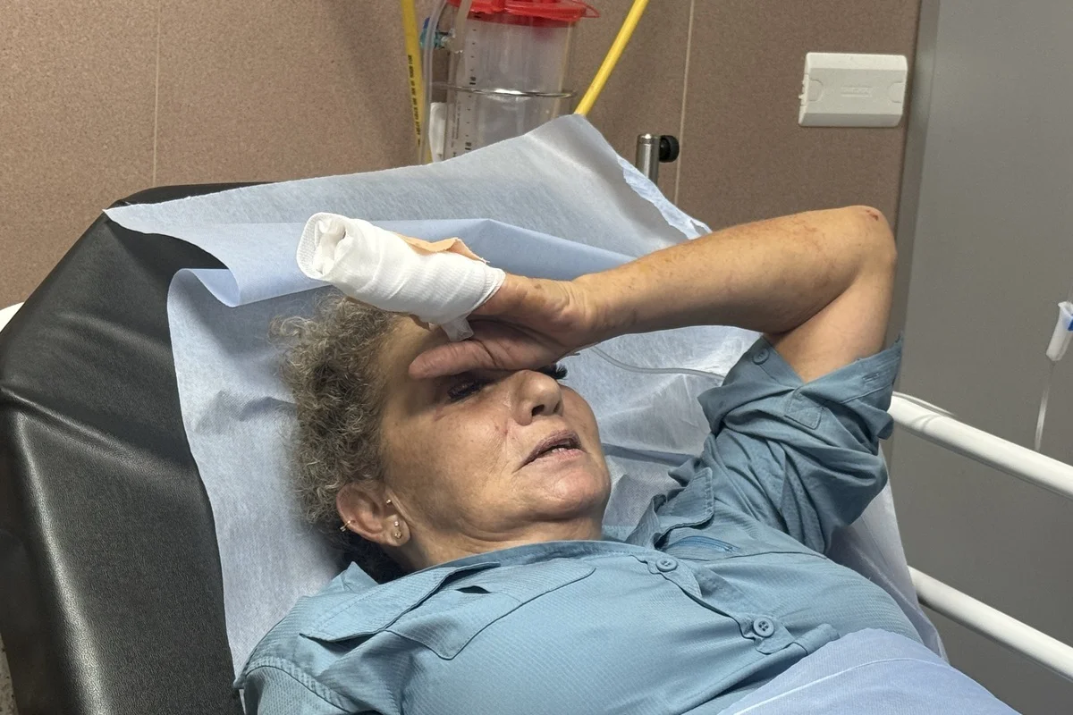 Jornalista dos EUA é agredida por colonos de Israel na Cisjordânia ocupada