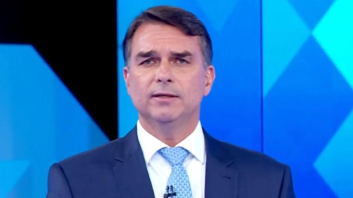 Flávio sobre voto contra ampliação da licença-maternidade: "Estava errado"