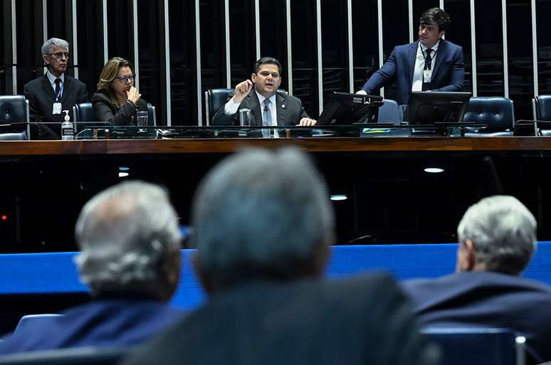 Saiba o horário da votação no Senado sobre o fim da escala 6x1