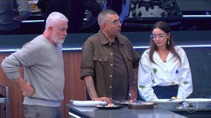 Mentores avaliam os pratos preparados na cozinha do topo