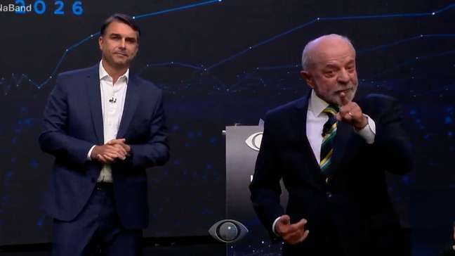 'Não é possível que você fique só nessa acusação barata de um para o outro', diz Lula após o primeiro debate contra Flávio Bolsonaro