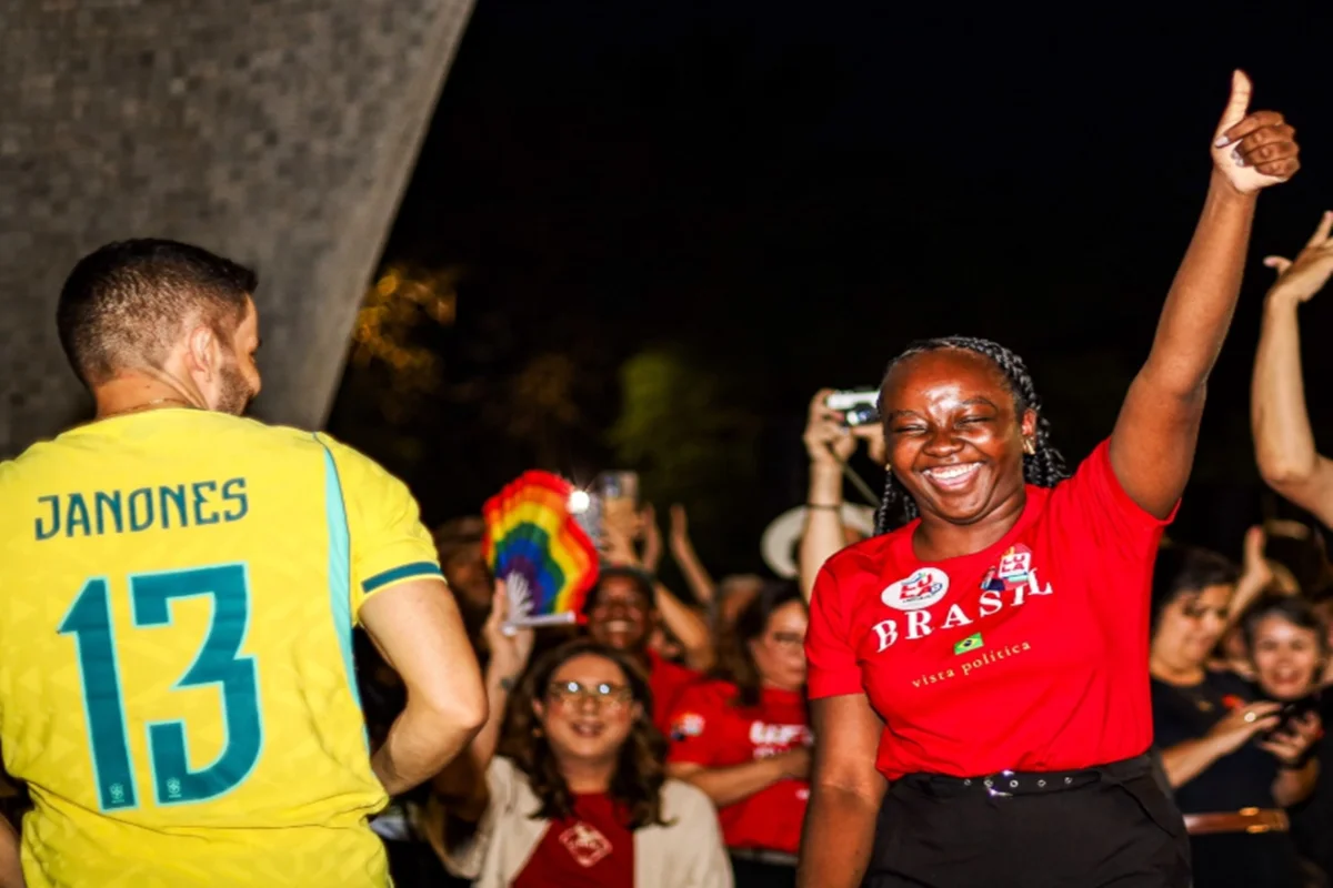 Ana Elisa na UFMG: “Não existe universidade pública com milícia no poder”