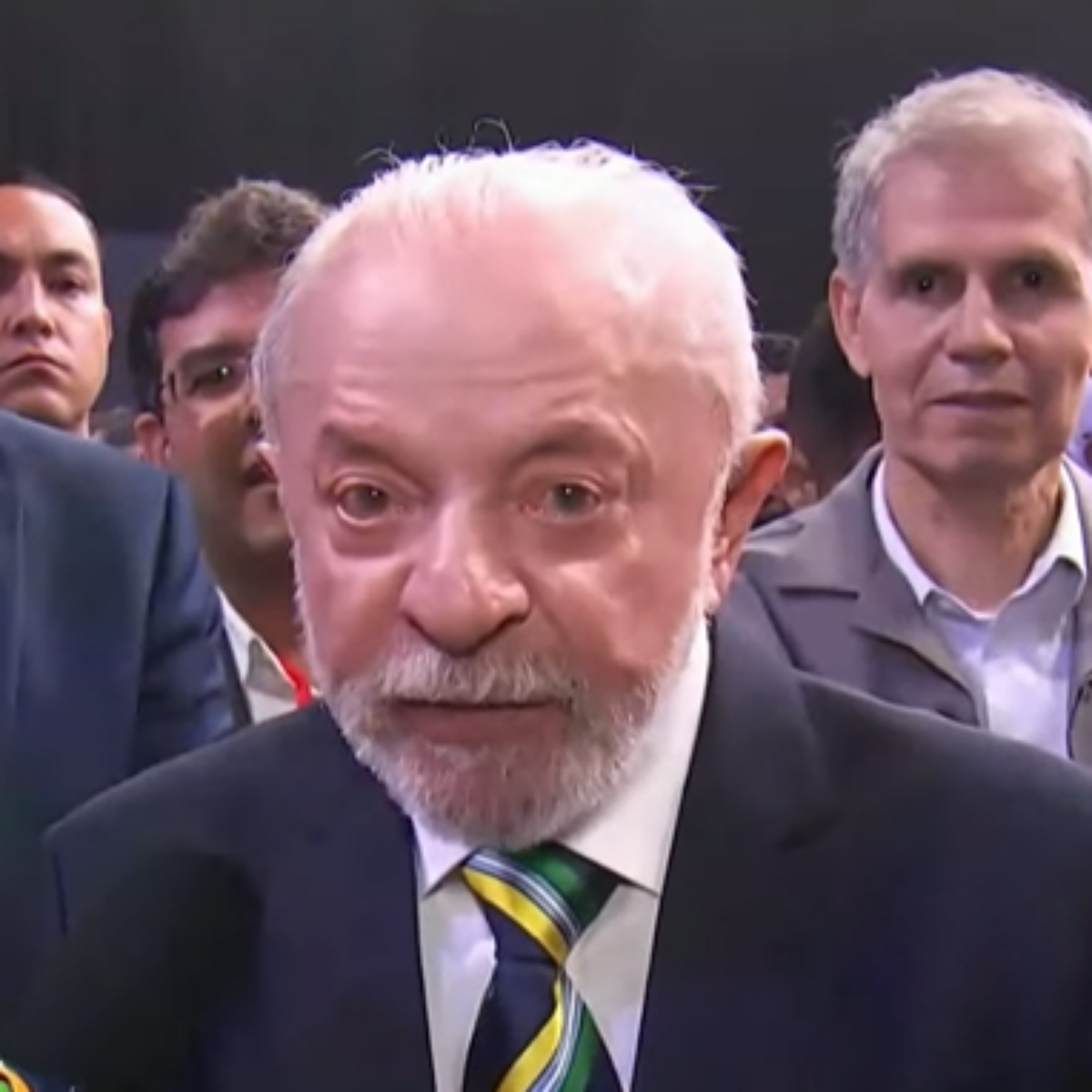 'Não é possível que você fique só nessa acusação barata de um para o outro', diz Lula após o primeiro debate contra Flávio Bolsonaro