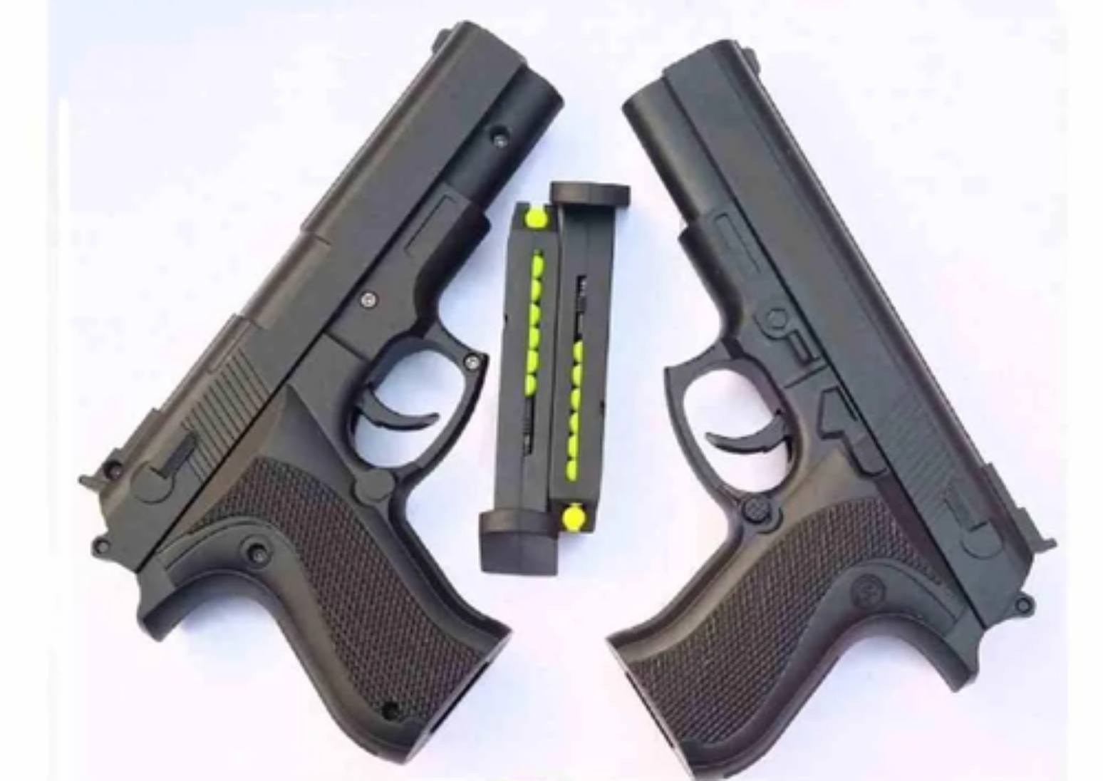 Pistolas de ar vendidas nos anos 1990 que se assemelhavam a armas reais