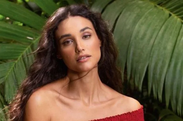 Débora Nascimento diz que teve que ” trabalhar muito mais” por ser bonita - destaque galeria