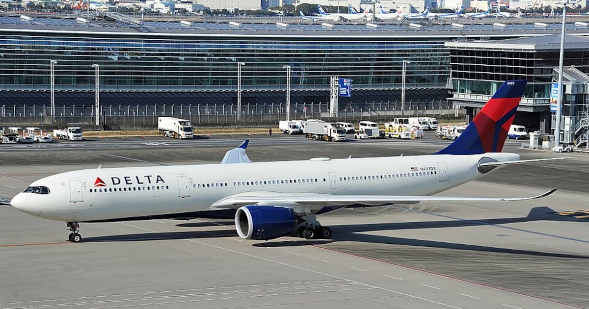 Voo de Nova York para Israel é evacuado devido a uma ameaça de bomba após pousar em Tel Aviv