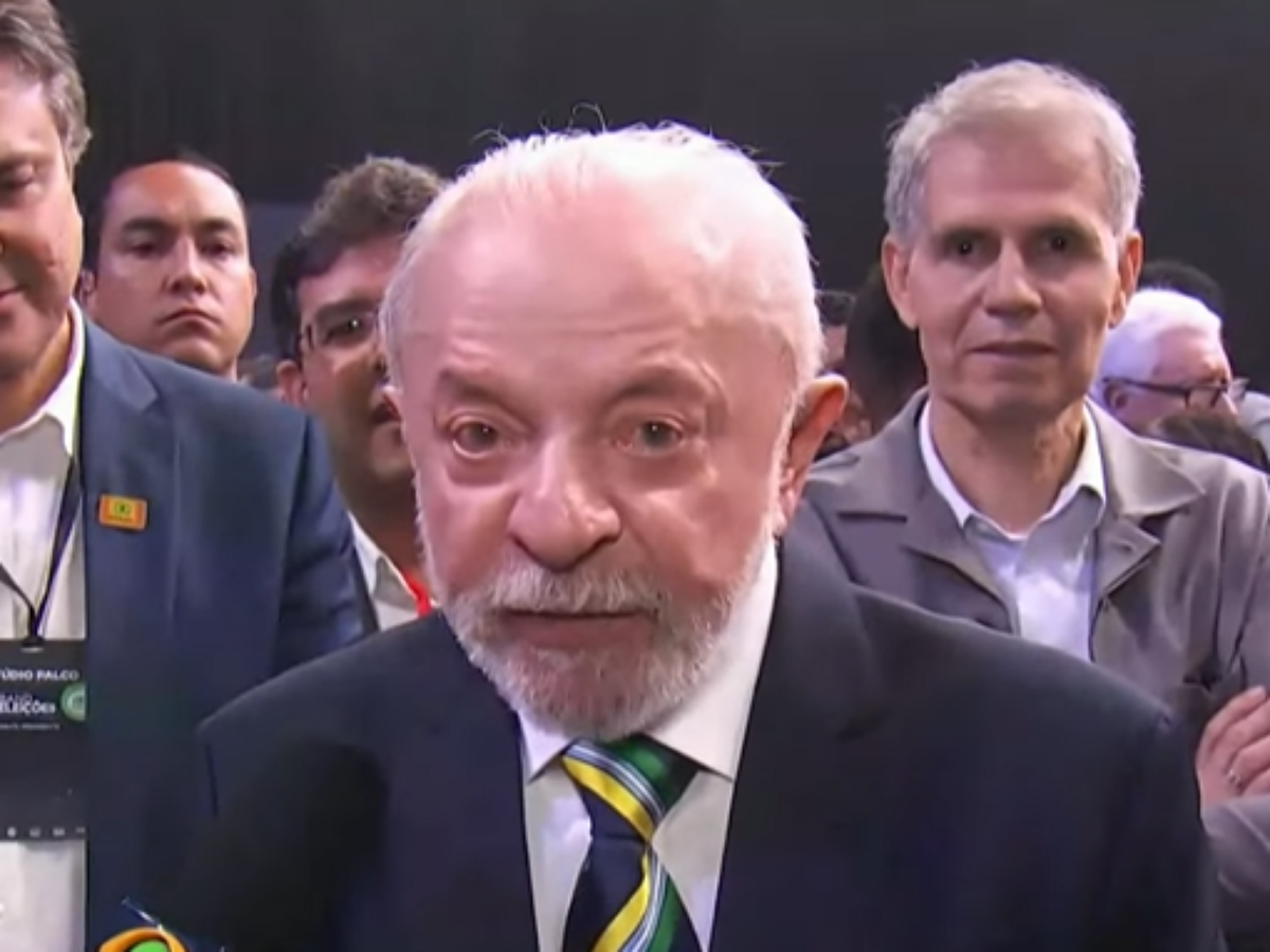'Não é possível que você fique só nessa acusação barata de um para o outro', diz Lula após o primeiro debate contra Flávio Bolsonaro