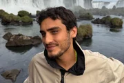 Ator de Leandro no filme sobre a dupla faz críticas a Flávio nas redes