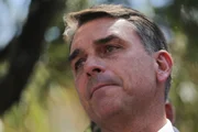 Campanha de Flávio Bolsonaro pede a derrubada do canal pró-Lula