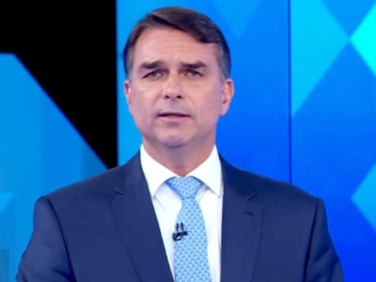 Flávio sobre voto contra ampliação da licença-maternidade: "Estava errado"